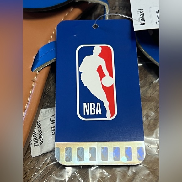 LA Clippers Women's Die-Cut Logo Flip Flops - Picture 8 of 8